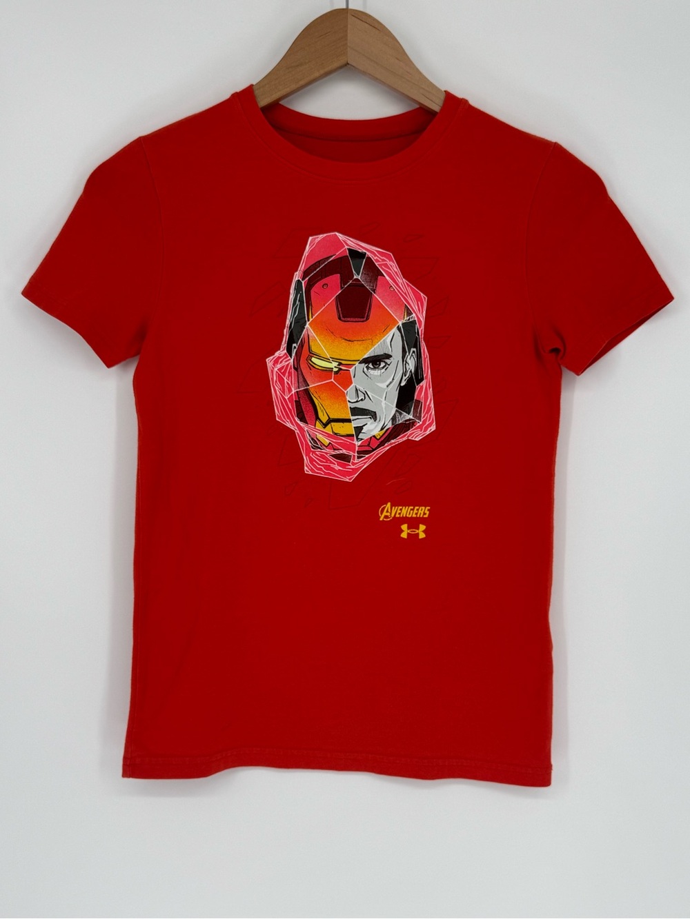 Under Armour HeatGear Marvel Avengers Iron Man Boys M Red Loose Fit Tee